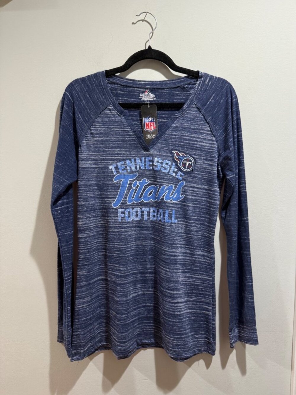 Women's Majestic NFL Tennessee Titans Long Sleeve V-Neck Shirt - Size Large